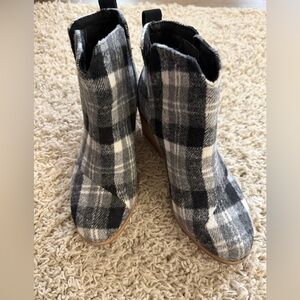 Toms Plaid Ankle Boots - Black and White